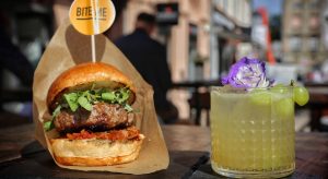 Seoul burger i Amazonian cocktail